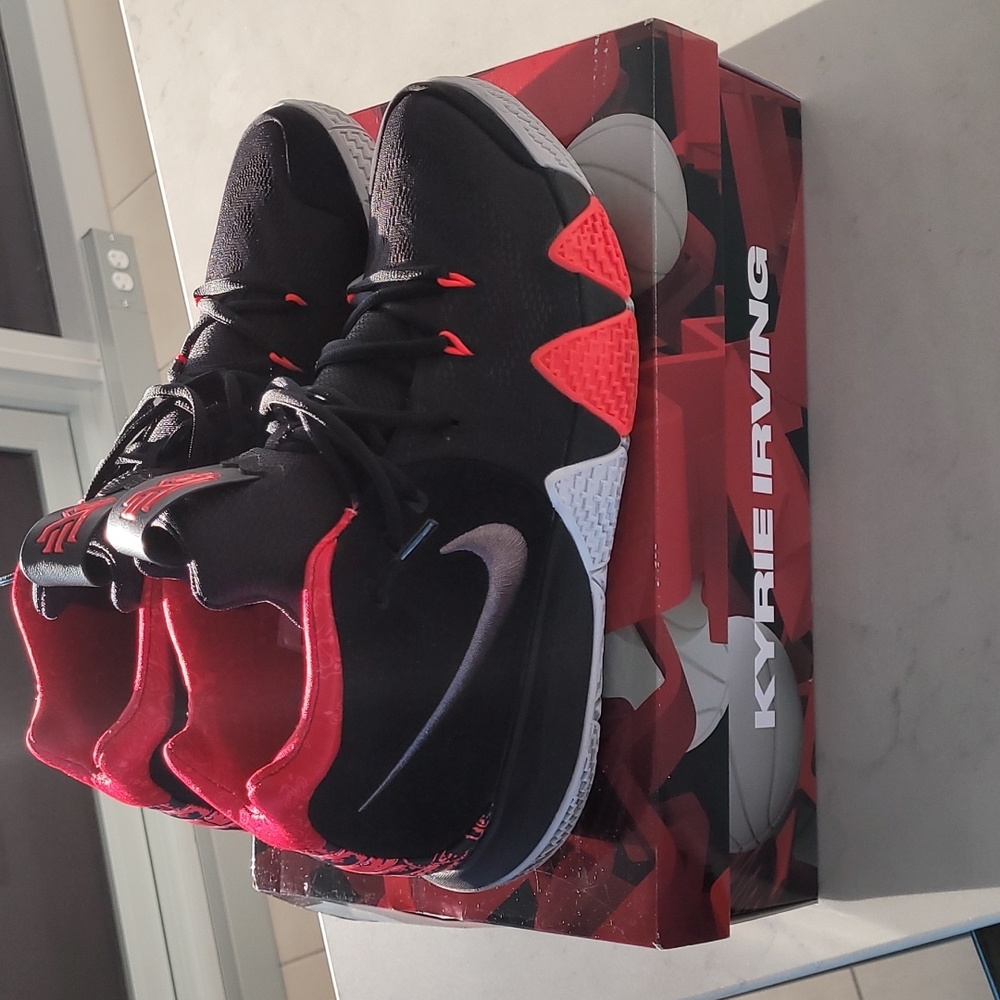 Kyrie 4